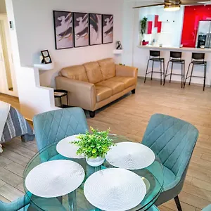 Beachfront Bliss At Isla Apartment